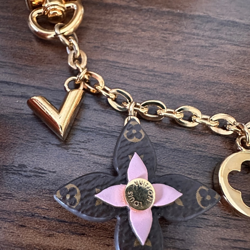 Louis Vuitton Blooming Flowers Chain Bag Charm - Picture 16 of 16